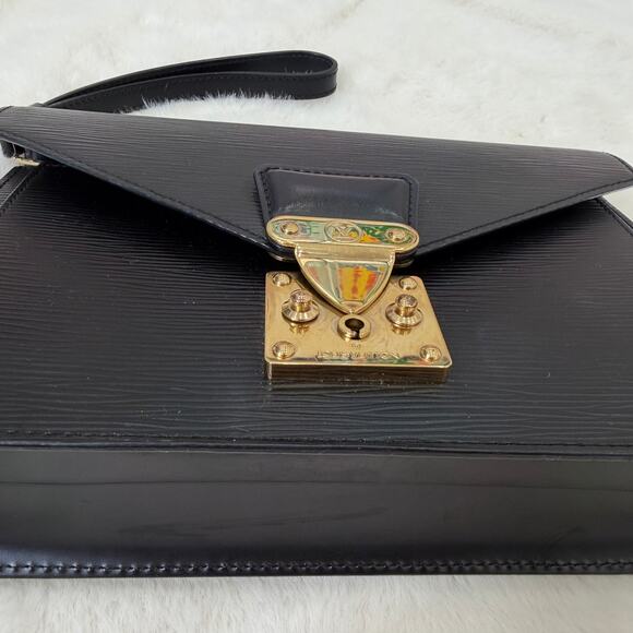 Louis Vuitton Black Epi Dragonne Clutch - Picture 9 of 12